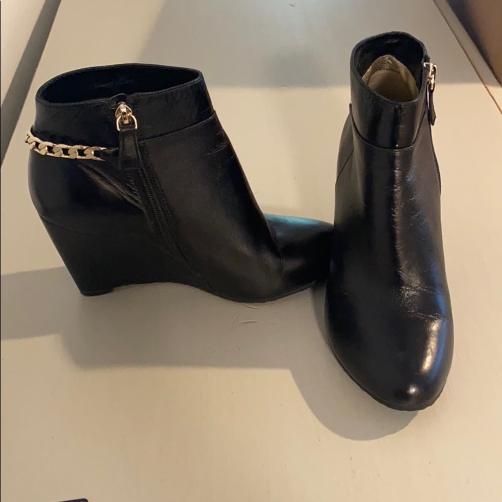 Elaine Turner NEVER WORN wedge booties!